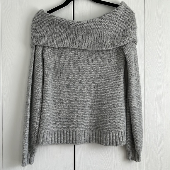Off the shoulder sweater - Picture 2 of 3